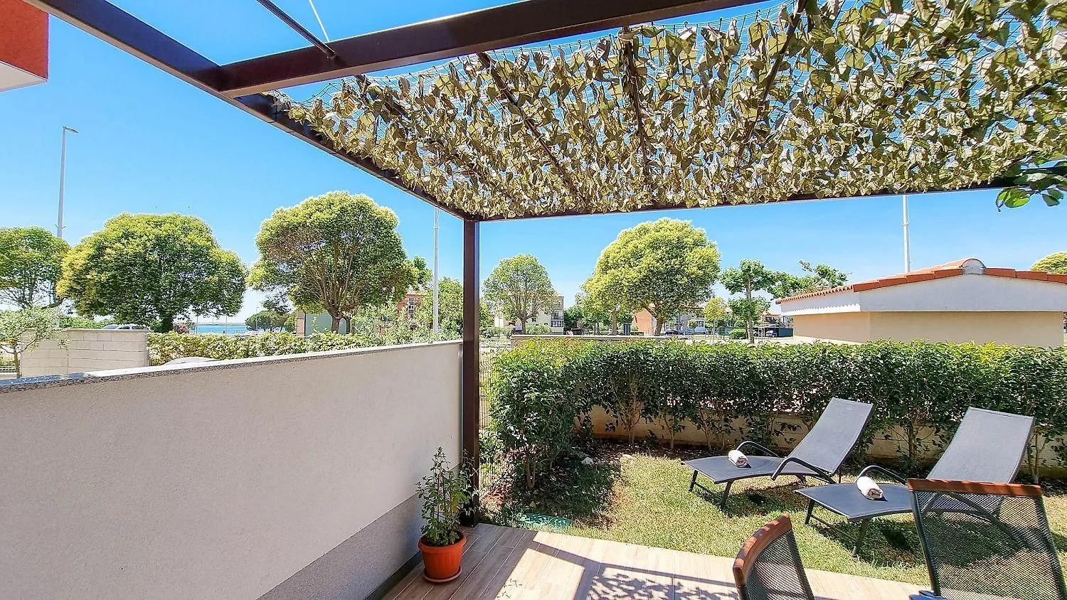 Strandnahes Apartment Mit Meerblick, Mediterranem Garten, Liegen, Waschmaschine Umag