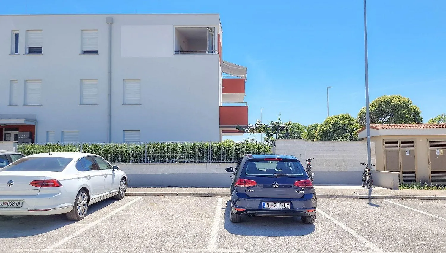 Strandnahes Apartment Mit Meerblick, Mediterranem Garten, Liegen, Waschmaschine Umag