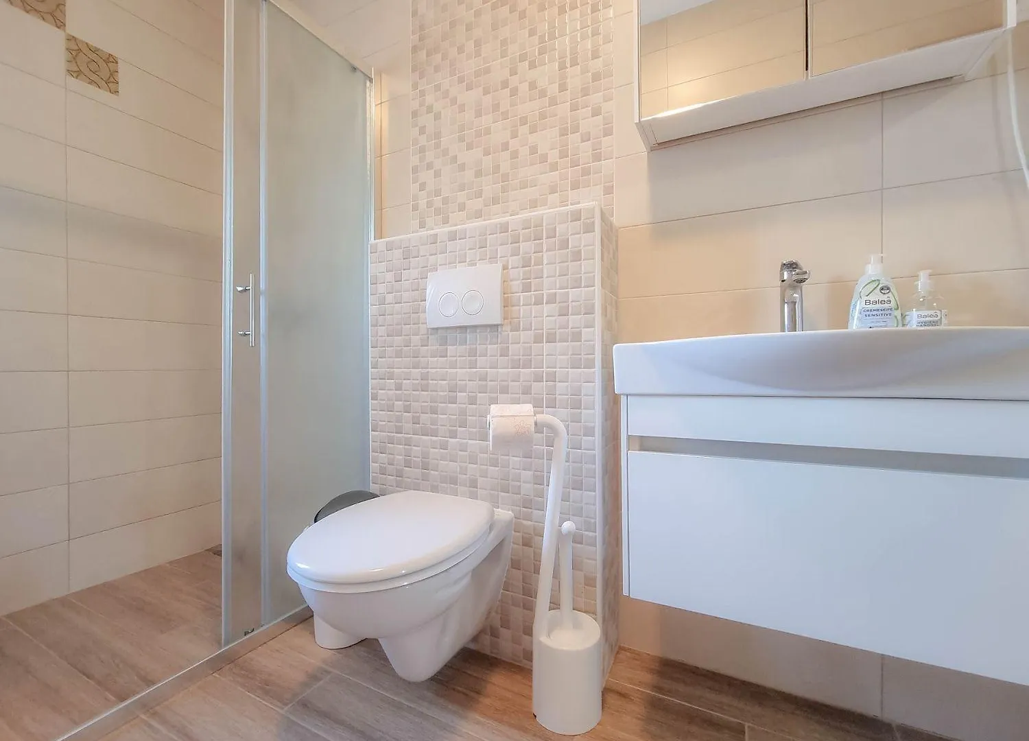 Strandnahes Apartment Mit Meerblick, Mediterranem Garten, Liegen, Waschmaschine Umag Croatia
